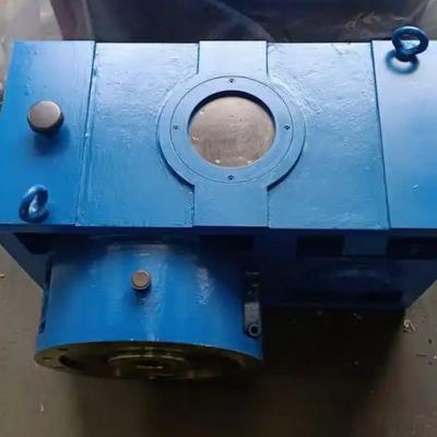 How does the lubrication and sealing system of the ZLYJ112-12.5-1 reducer used in plastic extruders work?